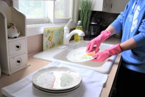 Geen schoonmaakmiddelen of chemische oplossingen: zo laat je je pannen er weer als nieuw uitzien (GR)